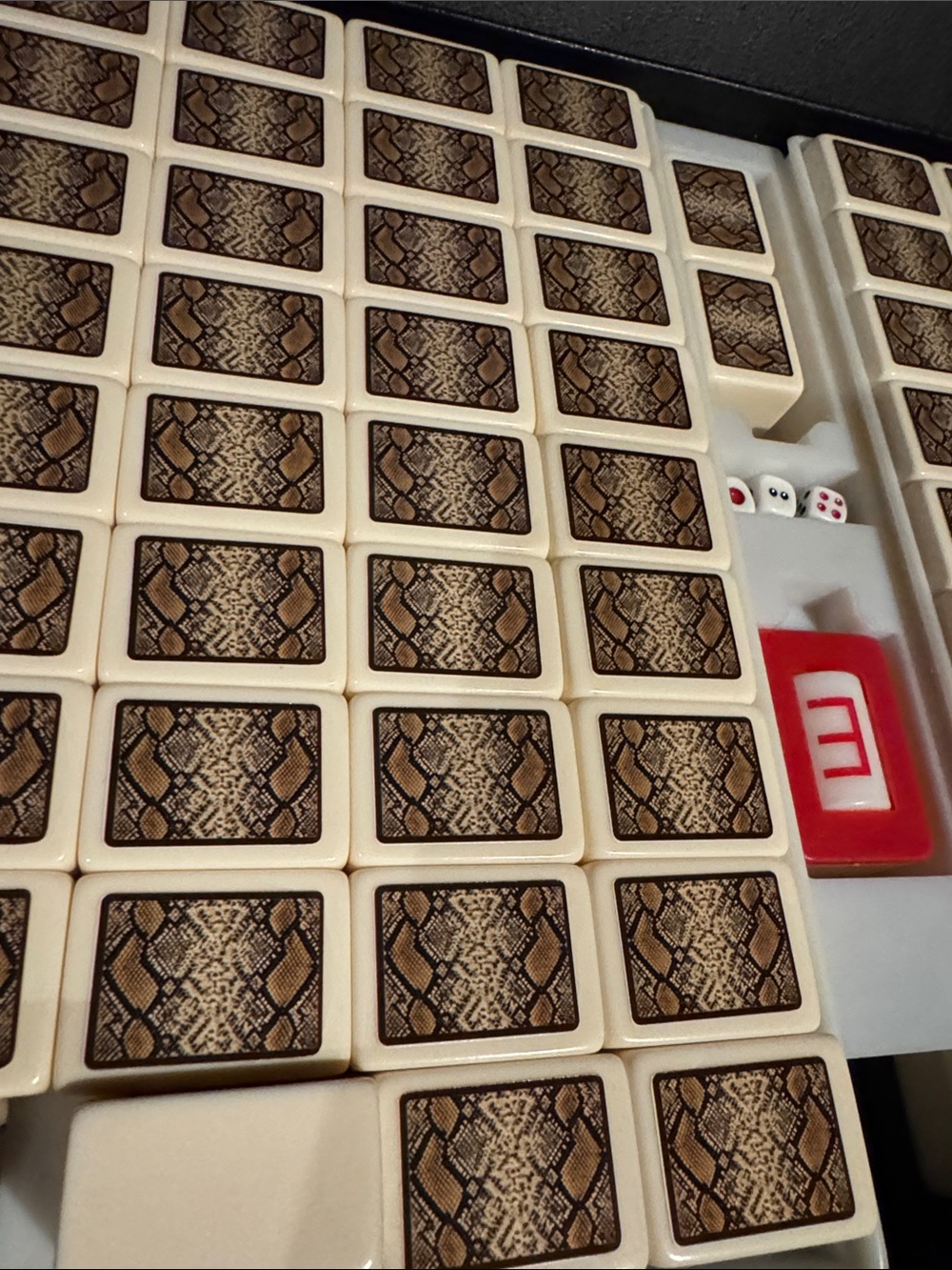 Traditional Chinese Mahjong Set in White with Green and Red Accents - Picture 7 of 7